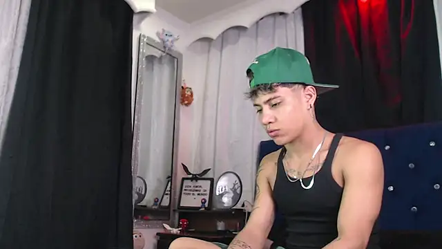 Snapshot of Sexys_Boys_Hot1 chatting on 07-11-26, 01:08 Sexys Boys Hot1 online show from 07-11-26, 01:08
