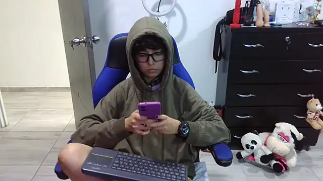 thomascooper7 online show from 03-25-26, 07:20