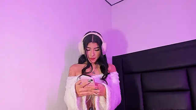 Snapshot of GiselleBlare chatting on 01-11-25, 05:41 GiselleBlare online show from 01-11-25, 05:41