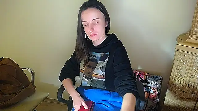 Snapshot of LaimaV_ chatting on 12-10-24, 02:28 LaimaV online show from 12-10-24, 02:28