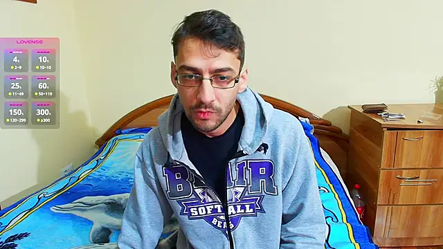 Snapshot of HungEddy chatting on 12-17-24, 09:27 HungEddy online show from 12-17-24, 09:27