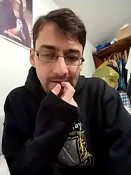 Snapshot of HungEddy chatting on 01-16-25, 04:07 HungEddy online show from 01-16-25, 04:07