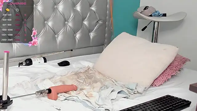 Snapshot of GinaKurt chatting on 12-30-24, 08:32 GinaKurt online show from 12-30-24, 08:32