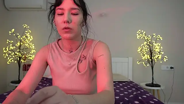 Snapshot of NikkiGoldSide chatting on 02-08-25, 01:44 NikkiGoldSide online show from 02-08-25, 01:44