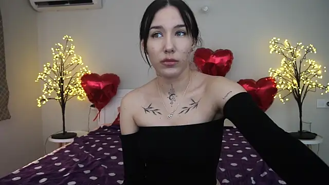 Snapshot of NikkiGoldSide chatting on 02-26-25, 02:14 NikkiGoldSide online show from 02-26-25, 02:14