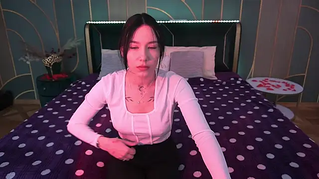 Snapshot of NikkiGoldSide chatting on 03-17-25, 01:50 NikkiGoldSide online show from 03-17-25, 01:50