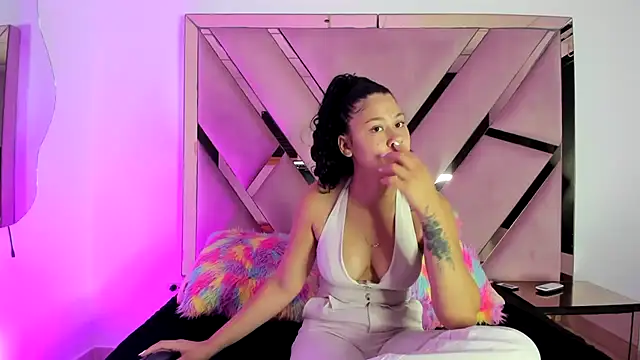 Snapshot of Sofia-candyht chatting on 02-18-25, 09:09 Sofia-candyht online show from 02-18-25, 09:09