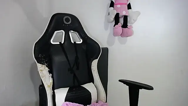 Snapshot of bulma_milk chatting on 10-15-25, 03:06 bulma milk online show from 10-15-25, 03:06