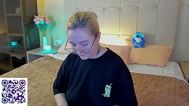 Snapshot of Debbie_Taylor chatting on 01-15-26, 04:55 Debbie Taylor online show from 01-15-26, 04:55