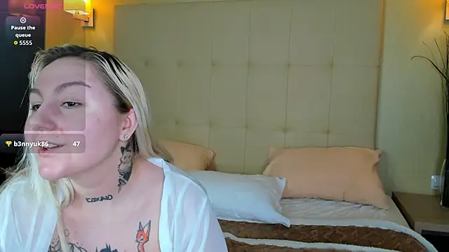 Snapshot of Debbie_Taylor chatting on 02-20-26, 05:35 Debbie Taylor online show from 02-20-26, 05:35