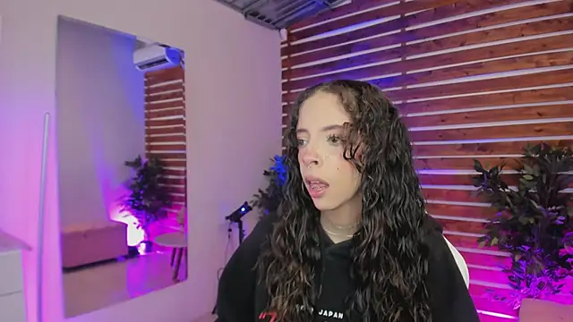 Sapphire Venuss online show from 02-26-26, 01:48