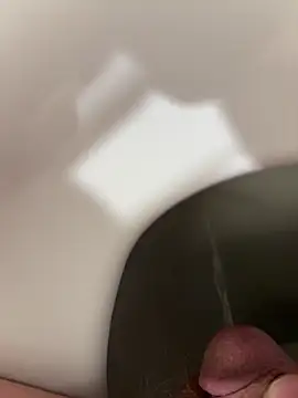 Snapshot of Watson4U chatting on 12-17-25, 03:29 Watson4U online show from 12-17-25, 03:29