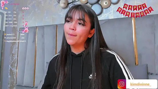 Snapshot of KimDevinne chatting on 01-04-25, 08:17 KimDevinne online show from 01-04-25, 08:17