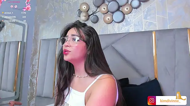 Snapshot of KimDevinne chatting on 02-15-25, 09:05 KimDevinne online show from 02-15-25, 09:05