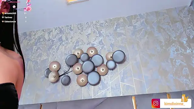 Snapshot of KimDevinne chatting on 02-22-25, 06:17 KimDevinne online show from 02-22-25, 06:17