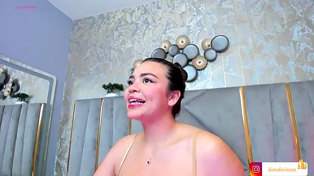 Snapshot of KimDevinne chatting on 09-26-25, 02:37 KimDevinne online show from 09-26-25, 02:37