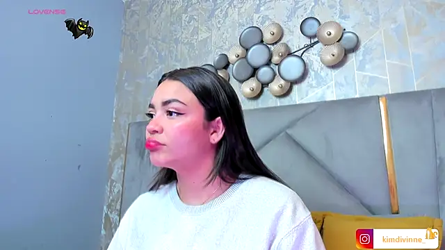 Snapshot of KimDevinne chatting on 11-05-25, 02:44 KimDevinne online show from 11-05-25, 02:44