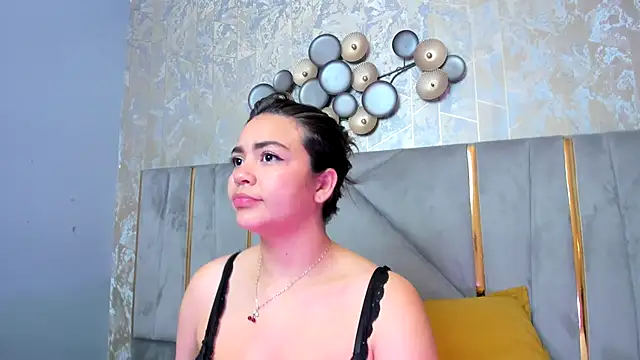 Snapshot of KimDevinne chatting on 11-21-25, 02:21 KimDevinne online show from 11-21-25, 02:21