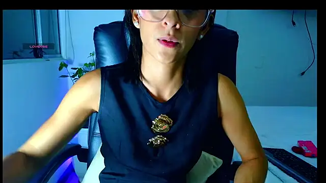 Snapshot of thedianakaro chatting on 06-25-26, 02:11 thedianakaro online show from 06-25-26, 02:11