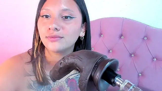 Snapshot of Mila_nixon02 chatting on 12-14-24, 06:20 Mila nixon02 online show from 12-14-24, 06:20