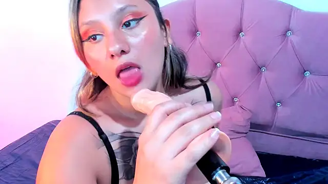 Snapshot of Mila_nixon02 chatting on 01-31-25, 04:06 Mila nixon02 online show from 01-31-25, 04:06