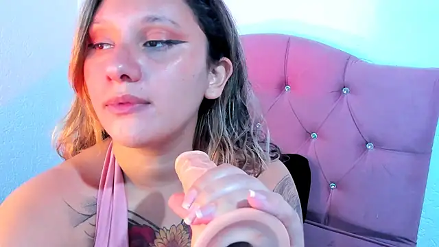 Snapshot of Mila_nixon02 chatting on 03-03-25, 03:31 Mila nixon02 online show from 03-03-25, 03:31