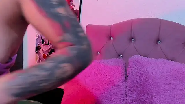 Snapshot of Mila_nixon02 chatting on 10-12-25, 04:33 Mila nixon02 online show from 10-12-25, 04:33