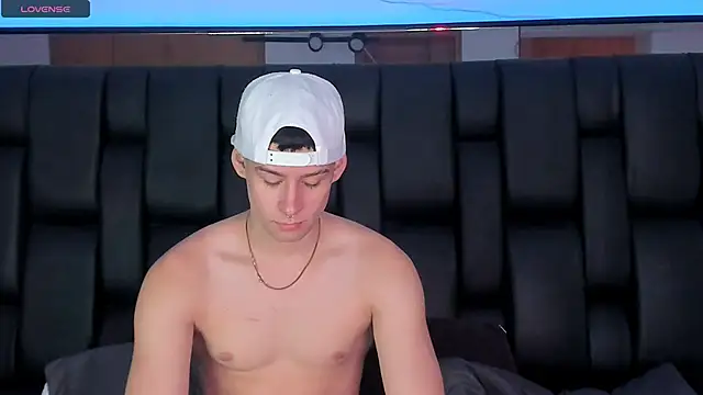 Snapshot of JadeSmiith_ chatting on 02-14-25, 09:32 JadeSmiith online show from 02-14-25, 09:32