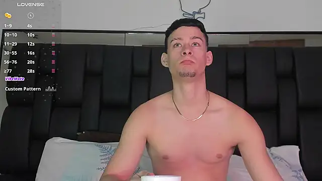 Snapshot of JadeSmiith_ chatting on 02-25-25, 10:07 JadeSmiith online show from 02-25-25, 10:07