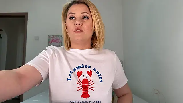 Snapshot of Flawlessxx chatting on 02-19-25, 10:23 Flawlessxx online show from 02-19-25, 10:23