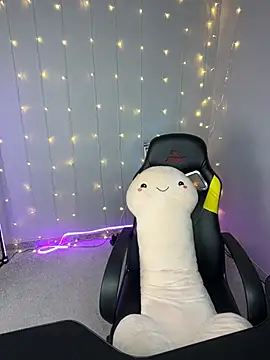 Snapshot of Sara_Robinson chatting on 01-25-25, 09:15 Sara Robinson online show from 01-25-25, 09:15