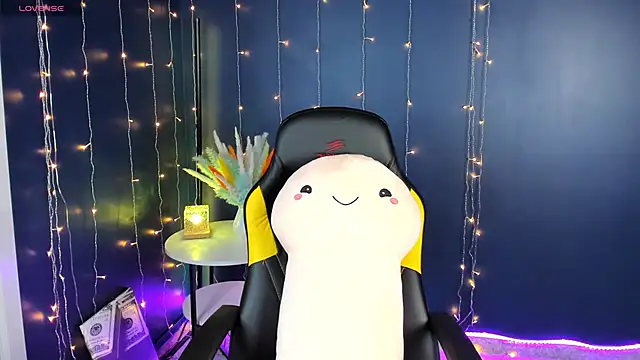 Snapshot of Sara_Robinson chatting on 02-13-25, 09:30 Sara Robinson online show from 02-13-25, 09:30