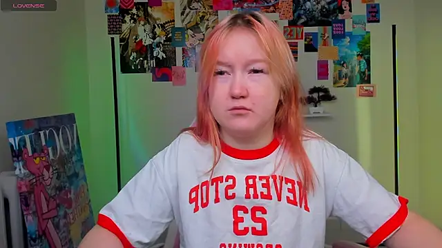 Snapshot of Sara_Robinson chatting on 03-08-25, 02:55 Sara Robinson online show from 03-08-25, 02:55