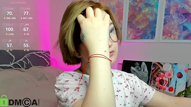 Snapshot of Sara_Robinson chatting on 10-22-25, 02:45 Sara Robinson online show from 10-22-25, 02:45