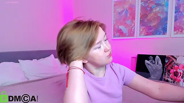 Snapshot of Sara_Robinson chatting on 10-26-25, 02:17 Sara Robinson online show from 10-26-25, 02:17