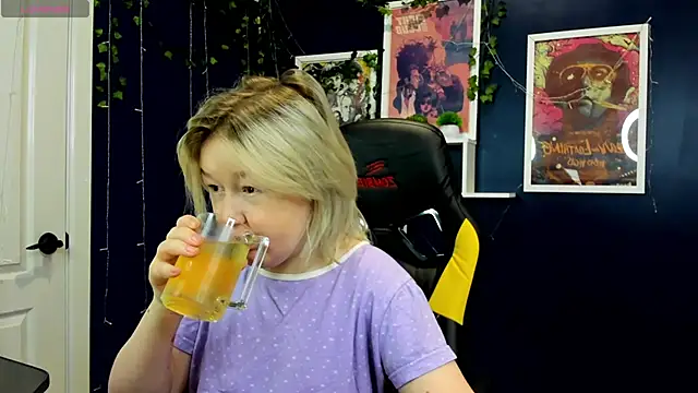 Sara Robinson online show from 06-29-26, 03:02