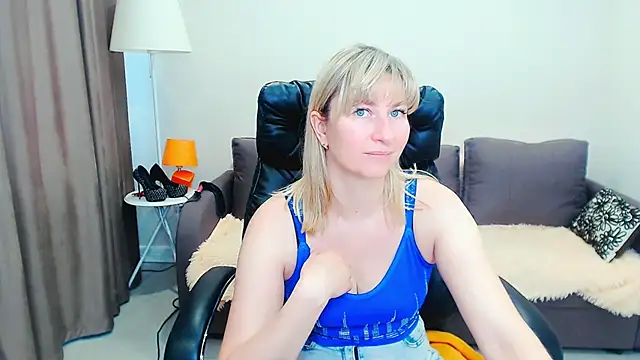 Snapshot of Incredible_Ariela chatting on 07-13-26, 11:02 Incredible Ariela online show from 07-13-26, 11:02