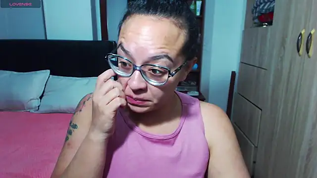 Snapshot of miia-big1boobs_ chatting on 01-05-25, 02:38 miia-big1boobs online show from 01-05-25, 02:38