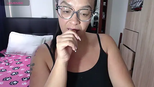 Snapshot of miia-big1boobs_ chatting on 02-12-25, 10:15 miia-big1boobs online show from 02-12-25, 10:15