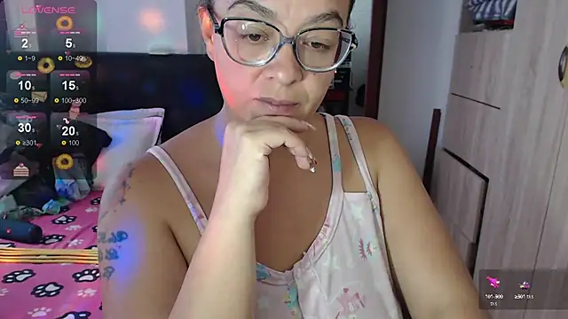 Snapshot of miia-big1boobs_ chatting on 02-18-25, 04:05 miia-big1boobs online show from 02-18-25, 04:05