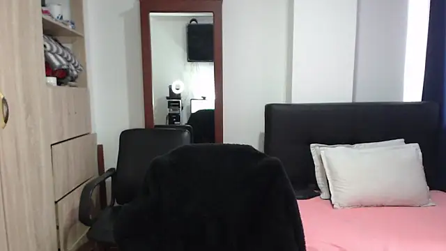 Snapshot of miia-big1boobs_ chatting on 03-11-25, 04:07 miia-big1boobs online show from 03-11-25, 04:07