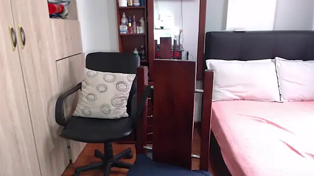 Snapshot of miia-big1boobs_ chatting on 03-18-25, 05:21 miia-big1boobs online show from 03-18-25, 05:21