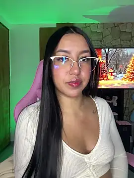 Snapshot of Tamara_Roberts1 chatting on 12-17-24, 03:28 Tamara Roberts1 online show from 12-17-24, 03:28