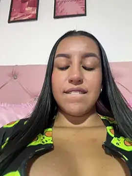 Snapshot of Tamara_Roberts1 chatting on 01-26-25, 05:23 Tamara Roberts1 online show from 01-26-25, 05:23