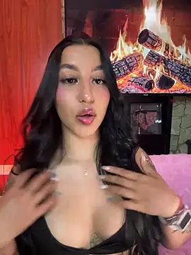 Snapshot of Tamara_Roberts1 chatting on 05-29-26, 02:09 Tamara Roberts1 online show from 05-29-26, 02:09