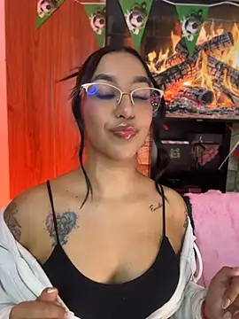 Snapshot of Tamara_Roberts1 chatting on 07-03-26, 02:18 Tamara Roberts1 online show from 07-03-26, 02:18