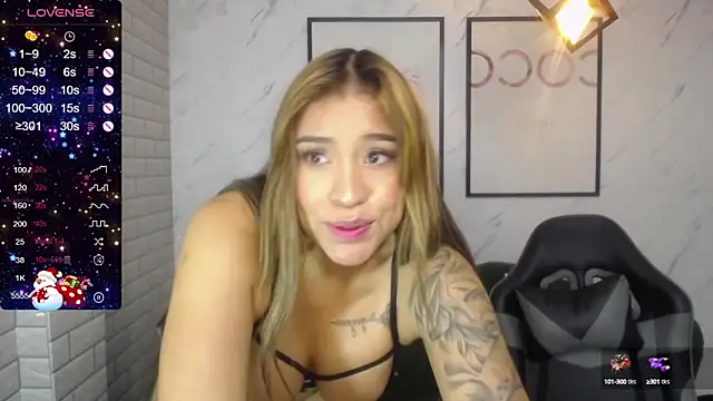 Snapshot of _Charlotte_v chatting on 01-04-25, 01:10 Charlotte v online show from 01-04-25, 01:10