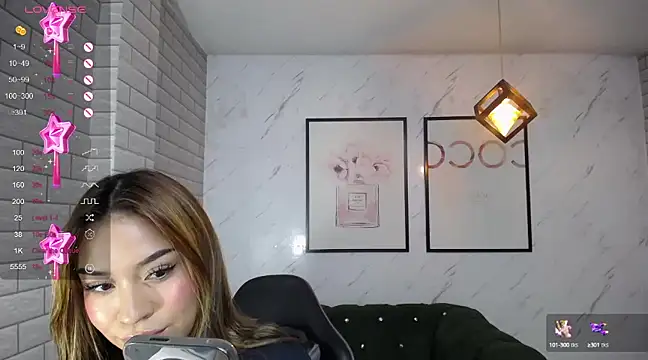 Snapshot of _Charlotte_v chatting on 03-22-25, 01:52 Charlotte v online show from 03-22-25, 01:52