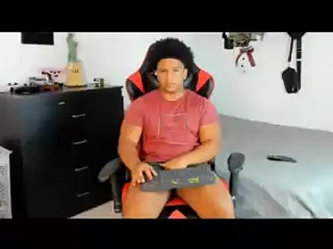 Snapshot of May_Dylan1 chatting on 02-16-26, 06:42 May Dylan1 online show from 02-16-26, 06:42