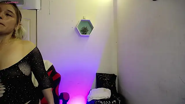 Snapshot of AuroraRojas chatting on 11-23-25, 02:11 AuroraRojas online show from 11-23-25, 02:11